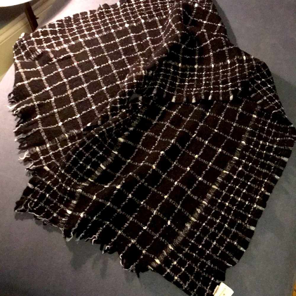 Unique linen & wool J. Crew shawl 💕